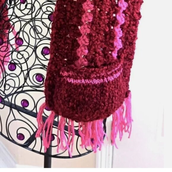 NEW Hand-Knitted Chunky Hooded Scarf Shawl Wrap Pockets & Fringes Burgundy OS - Picture 5 of 13